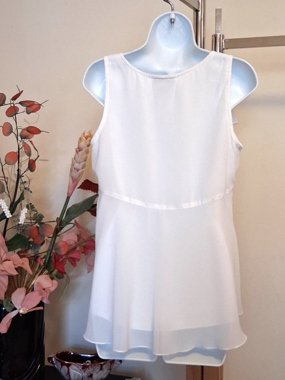 NWOT Papillon Women’s White Ruffle Lined Camisole Tank Summer Top 8 - Picture 4 of 9